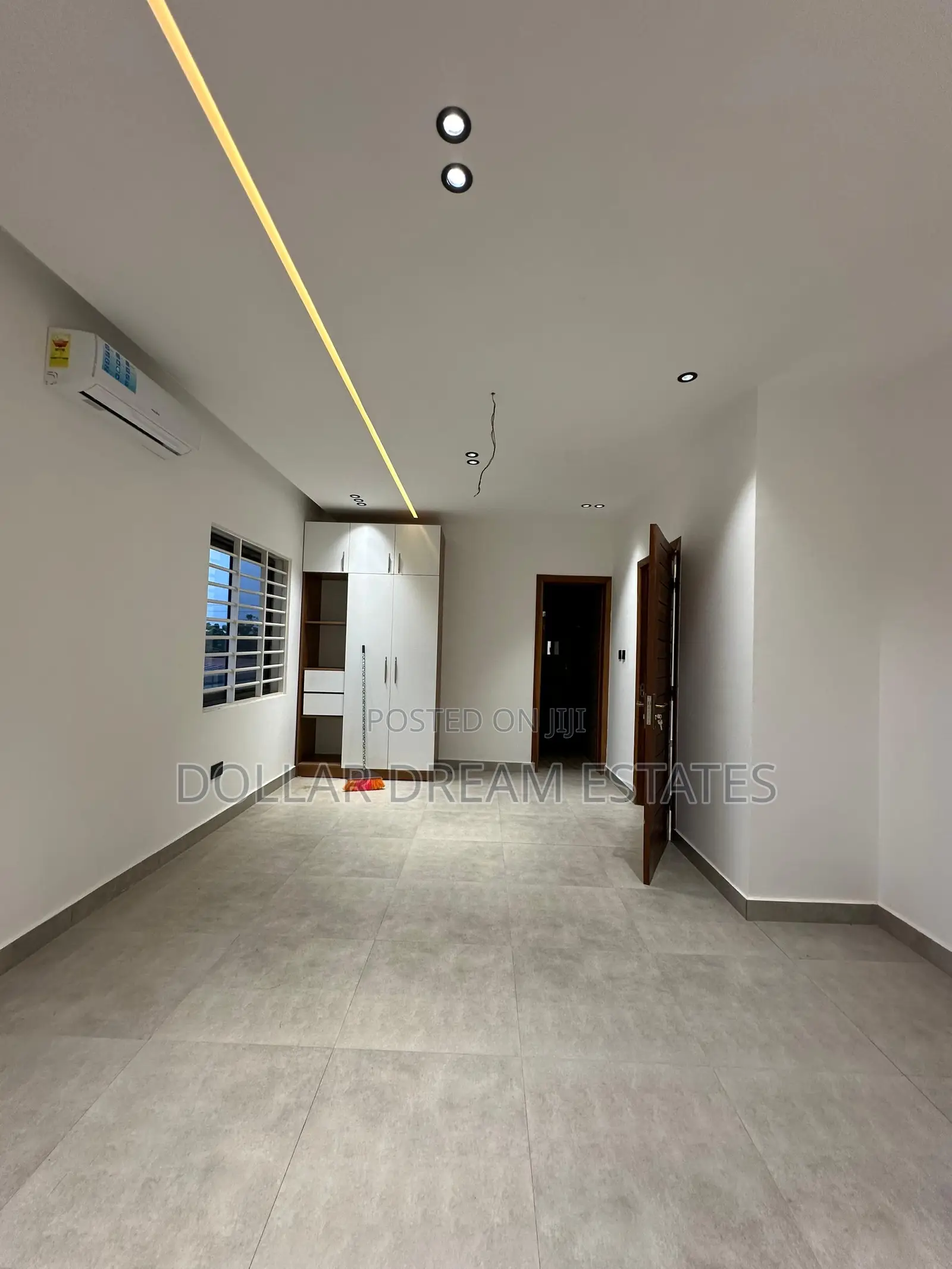 4bdrm House in Lake Side Estate for sale