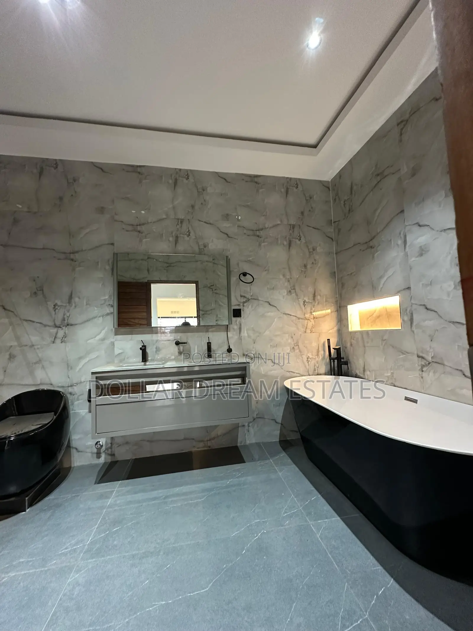 4bdrm House in Lake Side Estate for sale