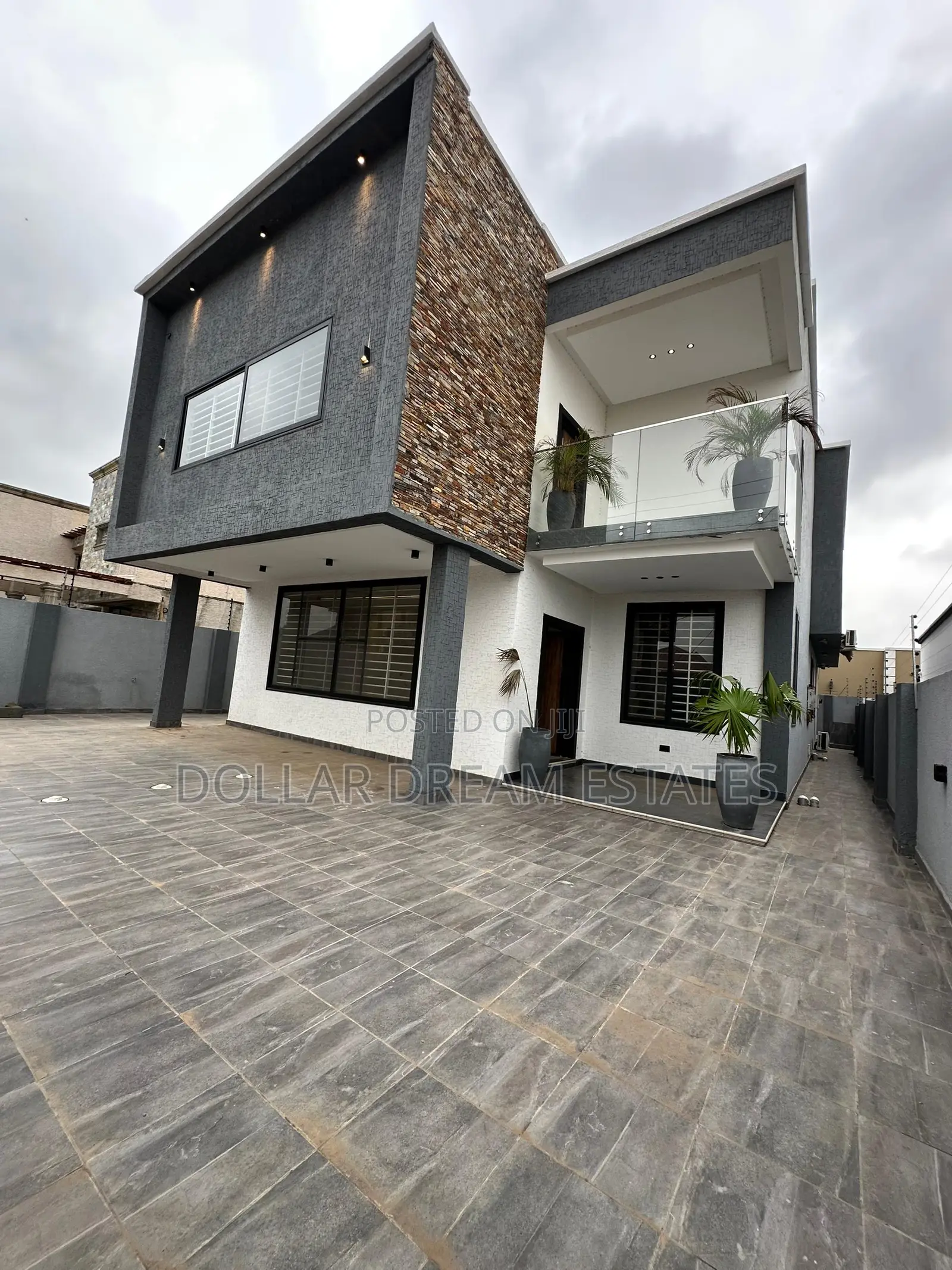 4bdrm House in Lake Side Estate for sale