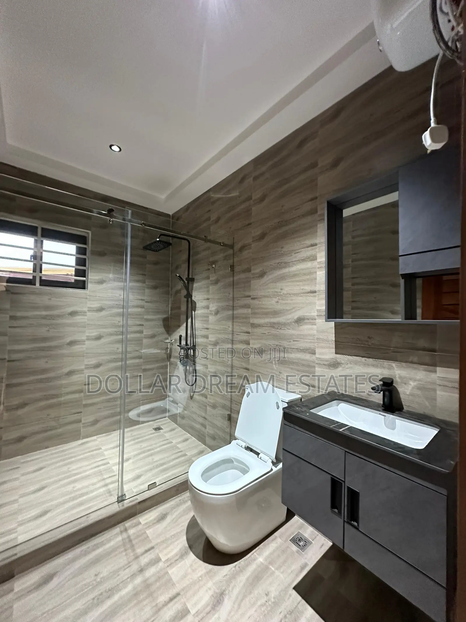 4bdrm House in Lake Side Estate for sale