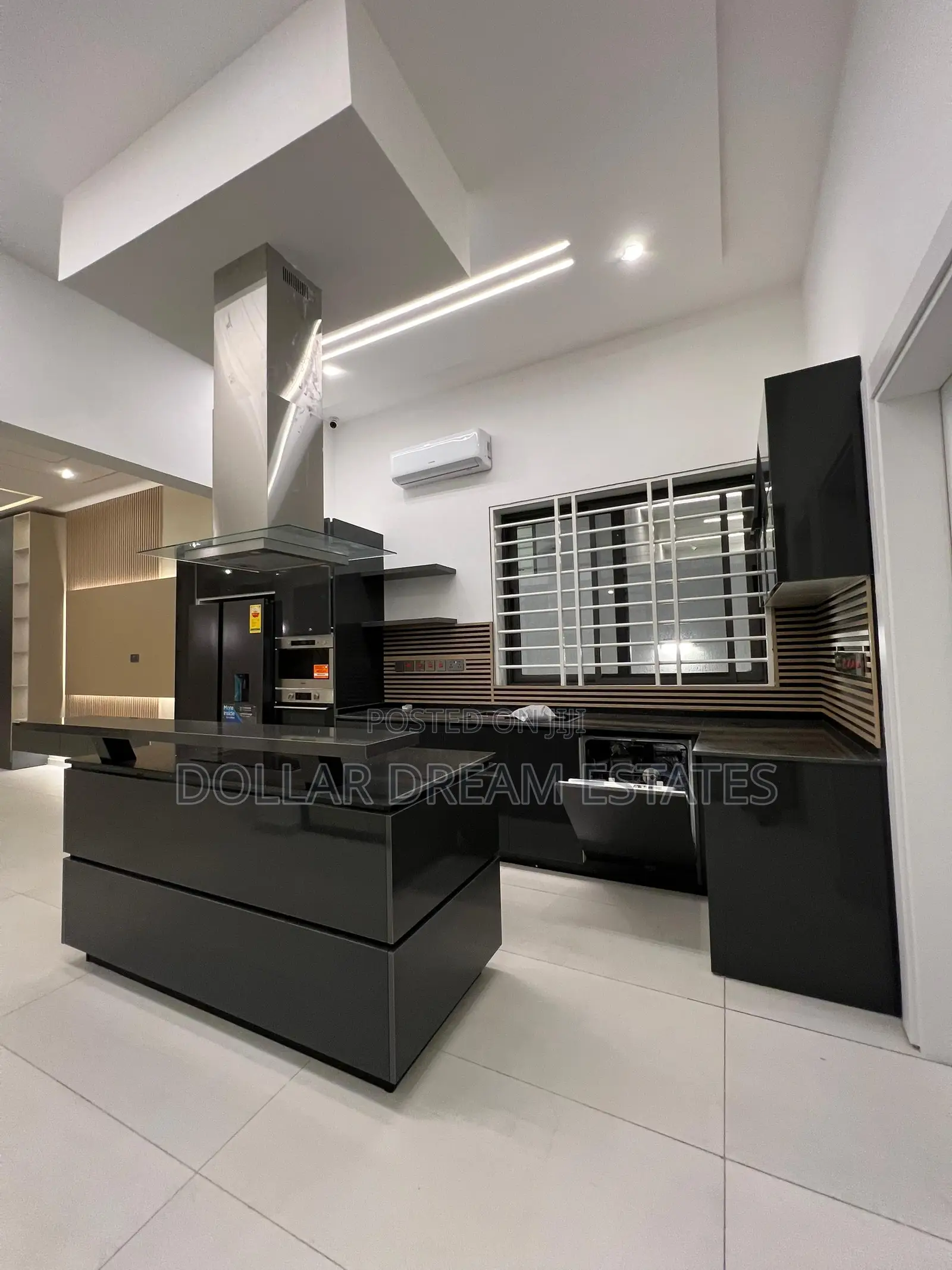 5bdrm House in Achimota for sale
