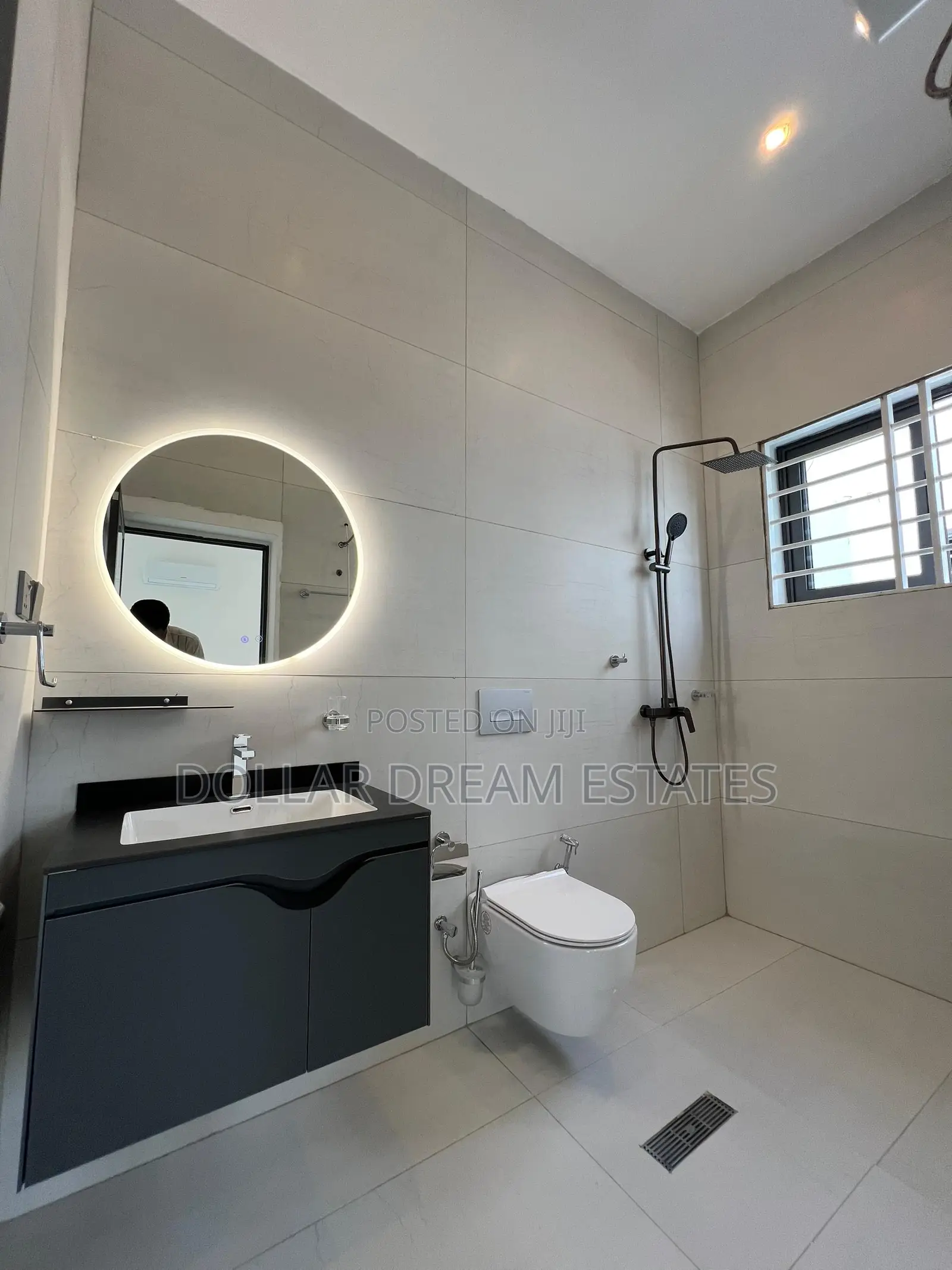 5bdrm House in Achimota for sale