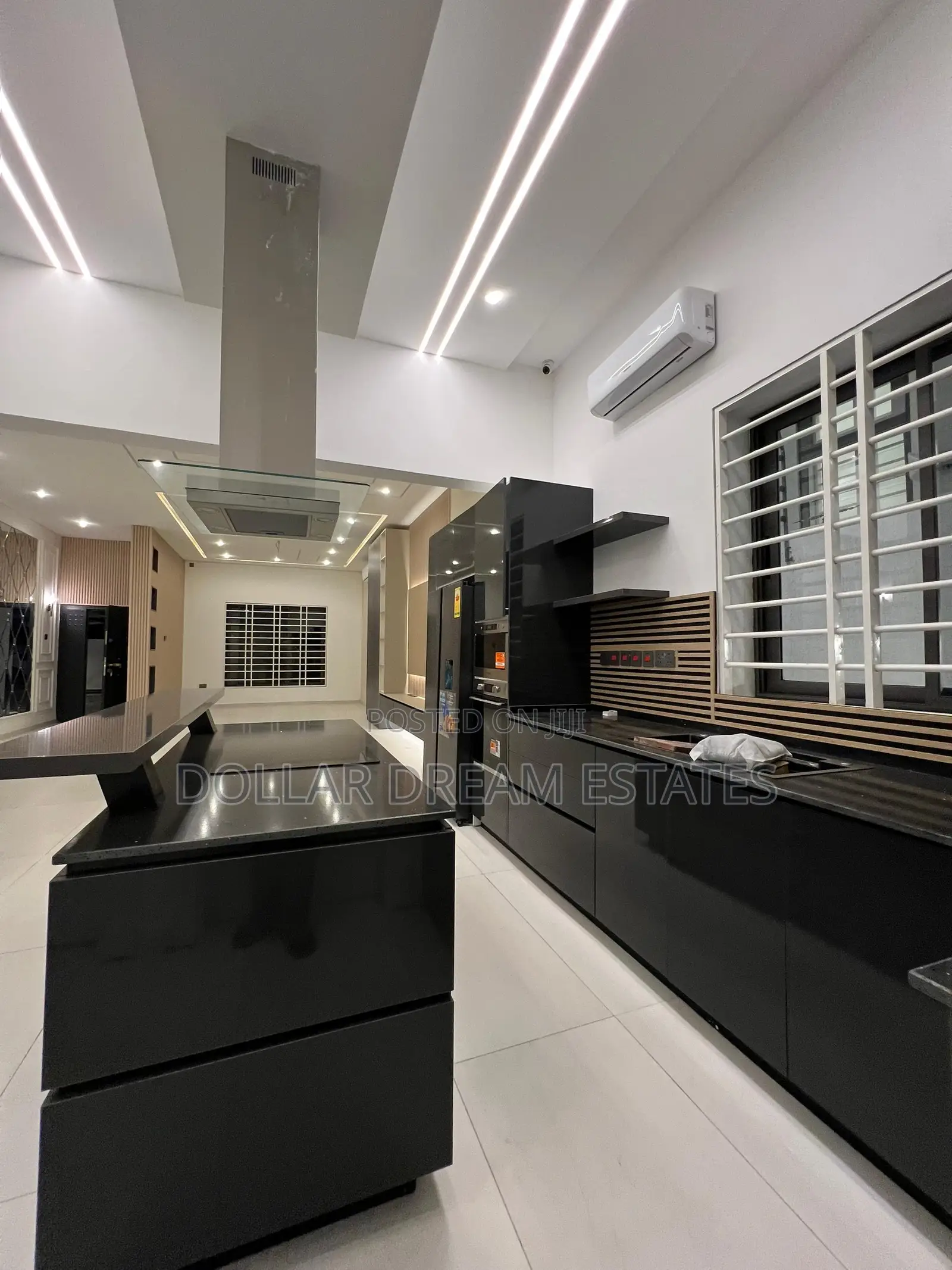 5bdrm House in Achimota for sale