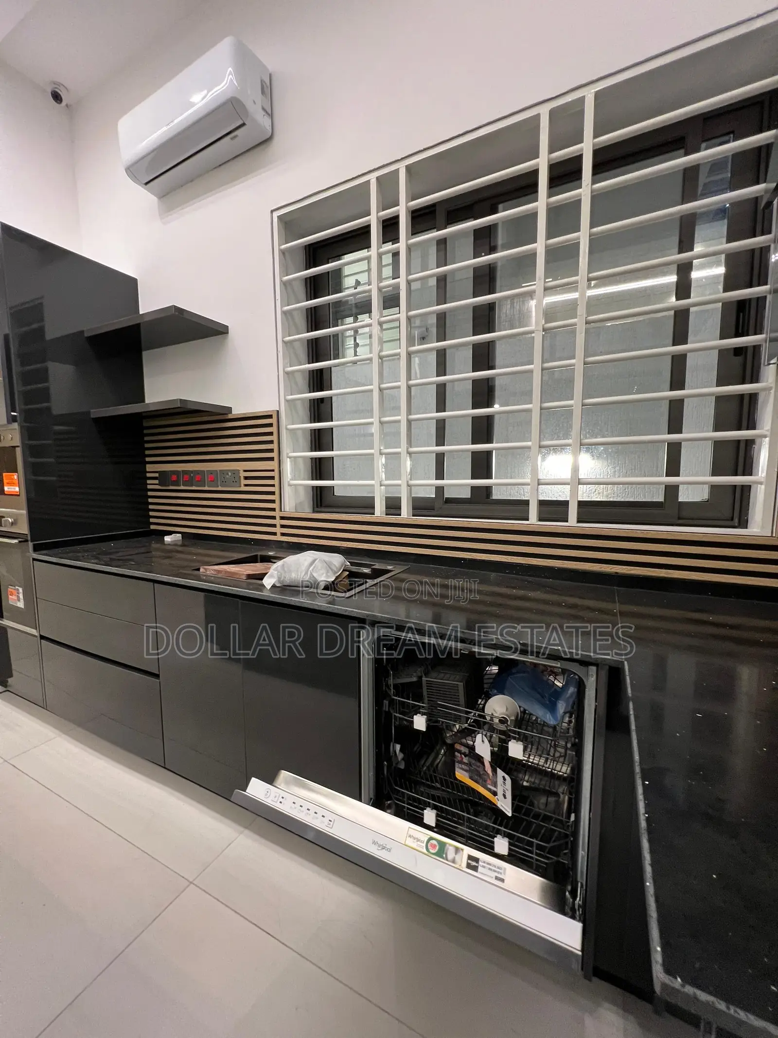 5bdrm House in Achimota for sale