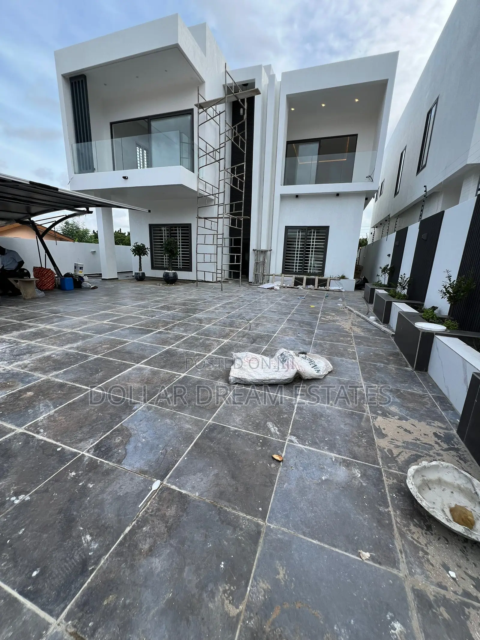 5bdrm House in Achimota for sale