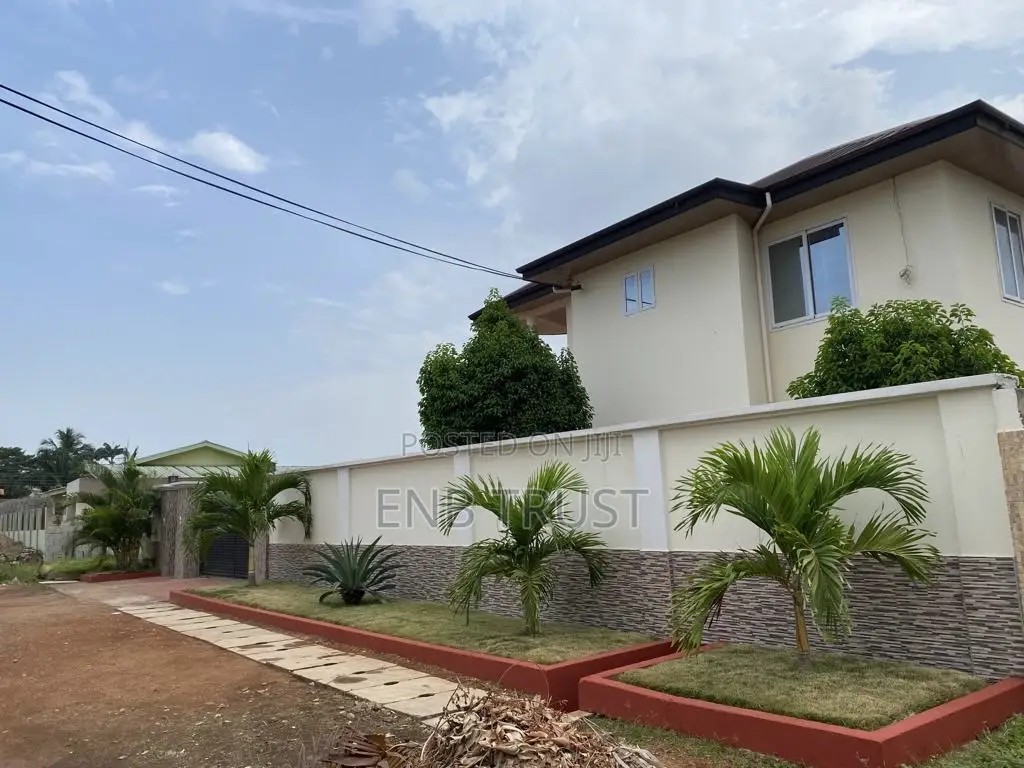 4bdrm Townhouse / Terrace in Haatso, ECOMOG for rent