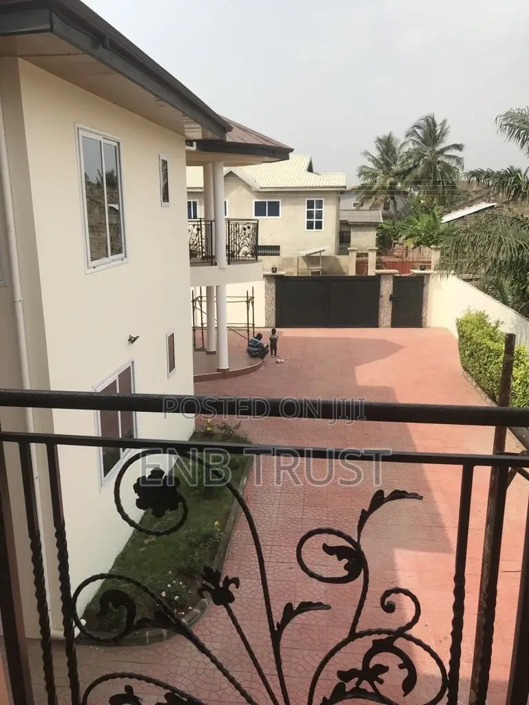4bdrm Townhouse / Terrace in Haatso, ECOMOG for rent