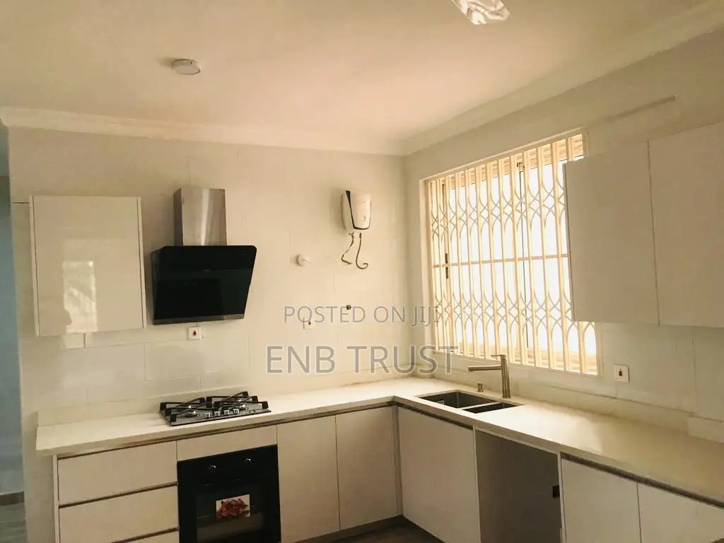 4bdrm Townhouse / Terrace in Haatso, ECOMOG for rent