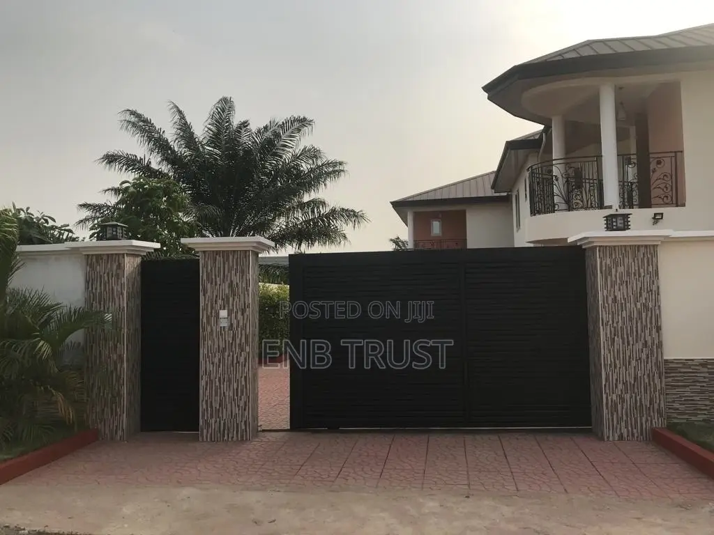 4bdrm Townhouse / Terrace in Haatso, ECOMOG for rent