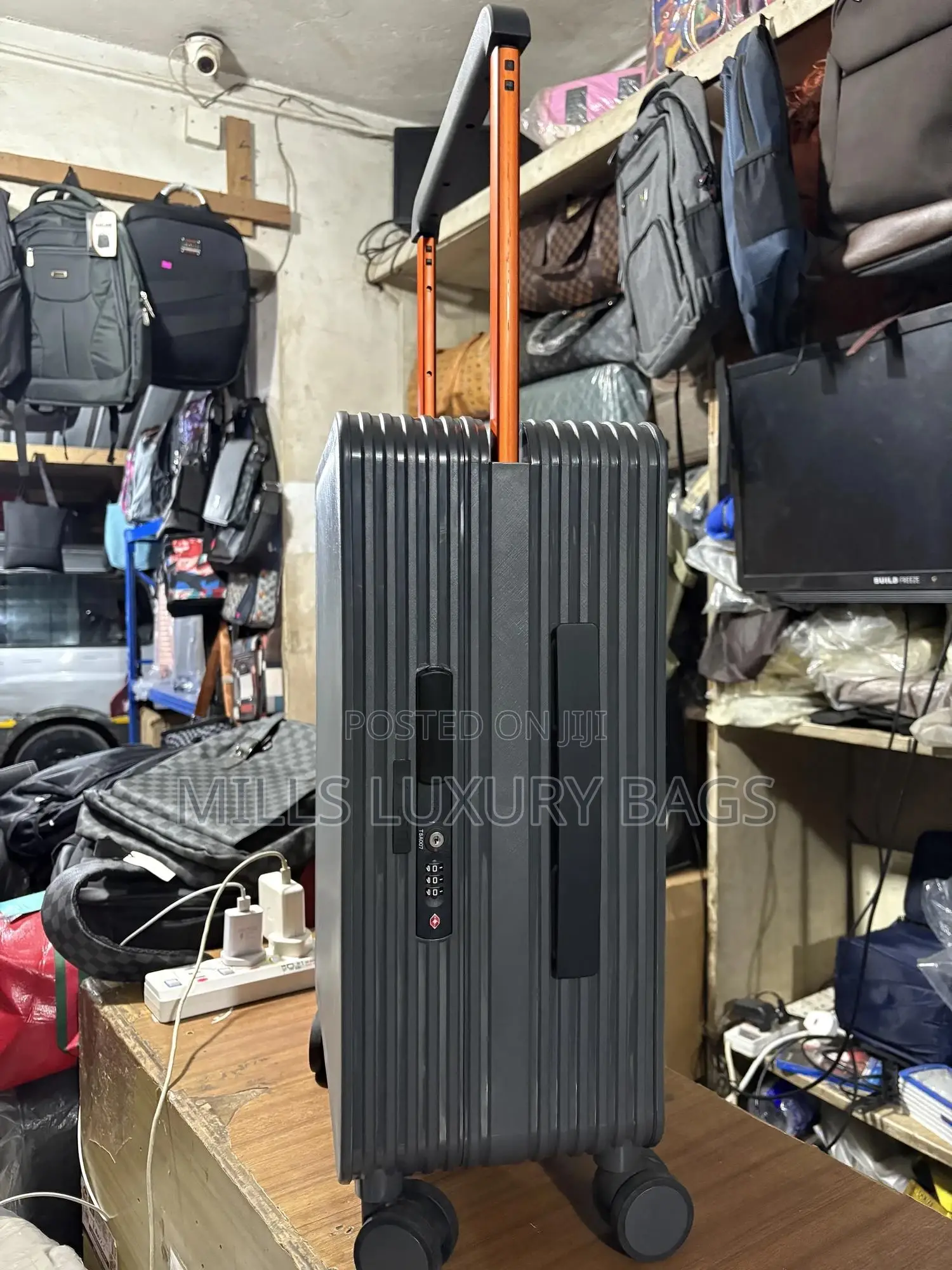Zipless Quality Anticrake Luggages