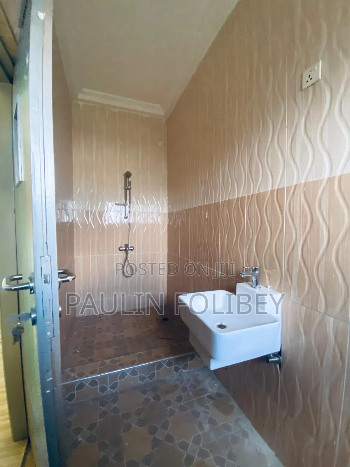 2bdrm Apartment in Dg Property, West Hills Mall Area for rent