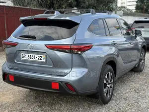 Toyota Highlander XLE AWD 2020 Blue