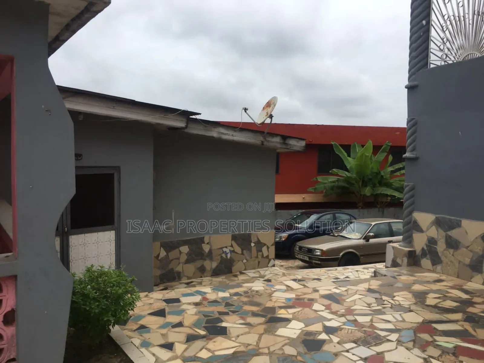 11bdrm House in Isaac Properties, Takoradi for sale