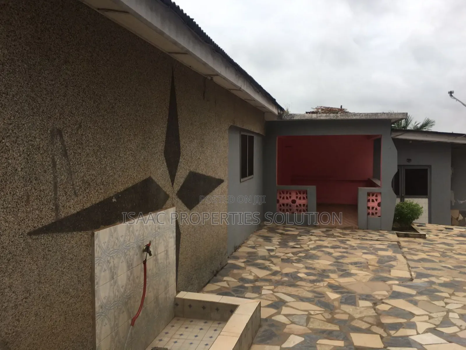 11bdrm House in Isaac Properties, Takoradi for sale