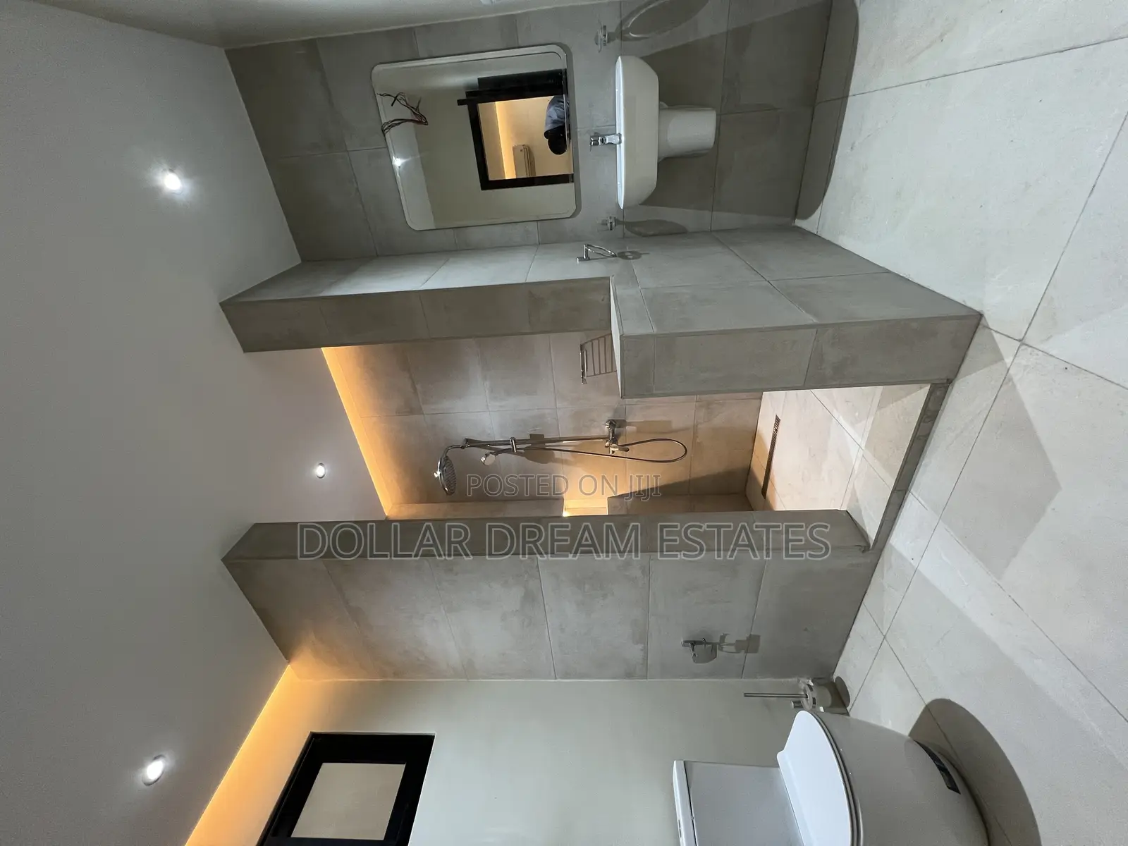 5bdrm House in Adjiriganor for sale