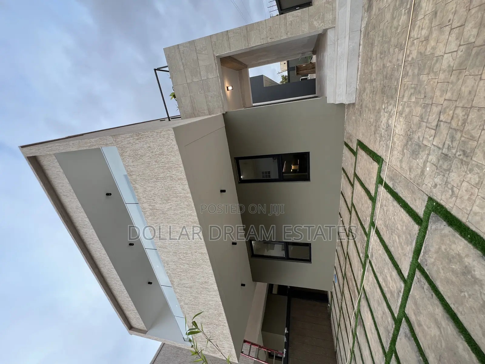 5bdrm House in Adjiriganor for sale