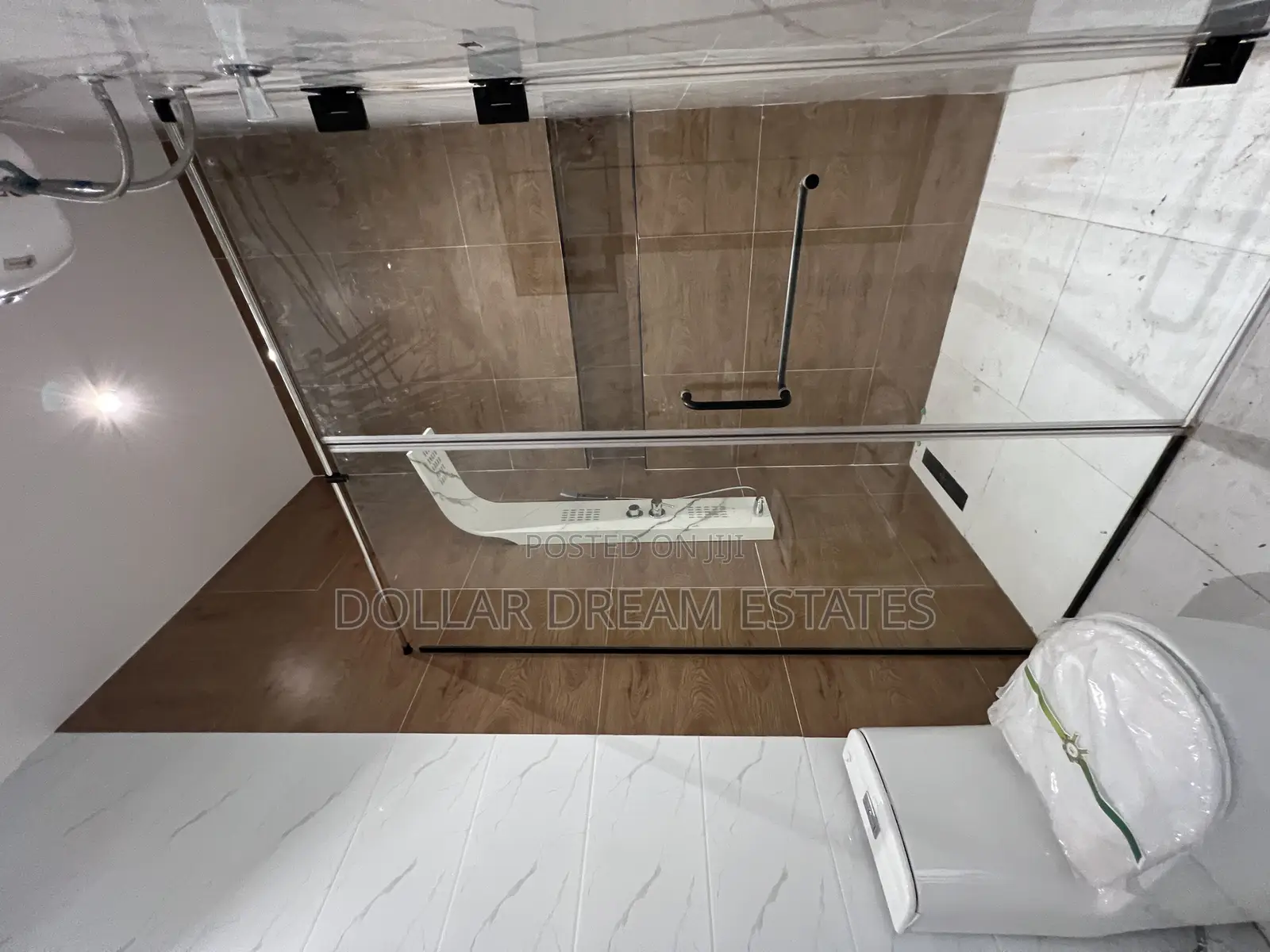5bdrm House in Madina for sale