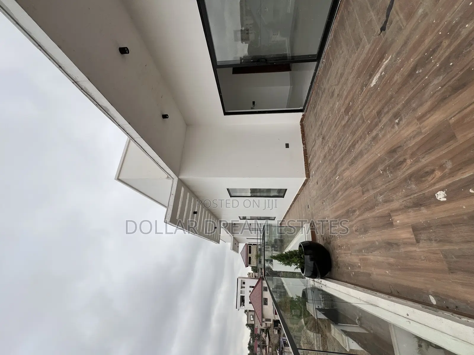 5bdrm House in Madina for sale