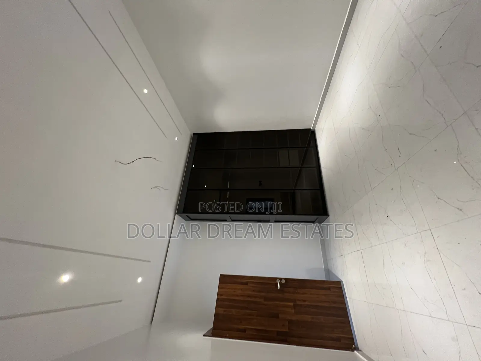 5bdrm House in Madina for sale