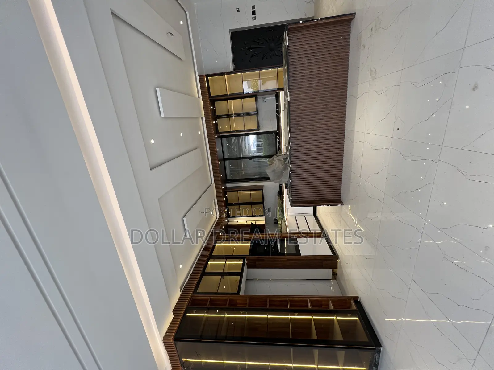 5bdrm House in Madina for sale