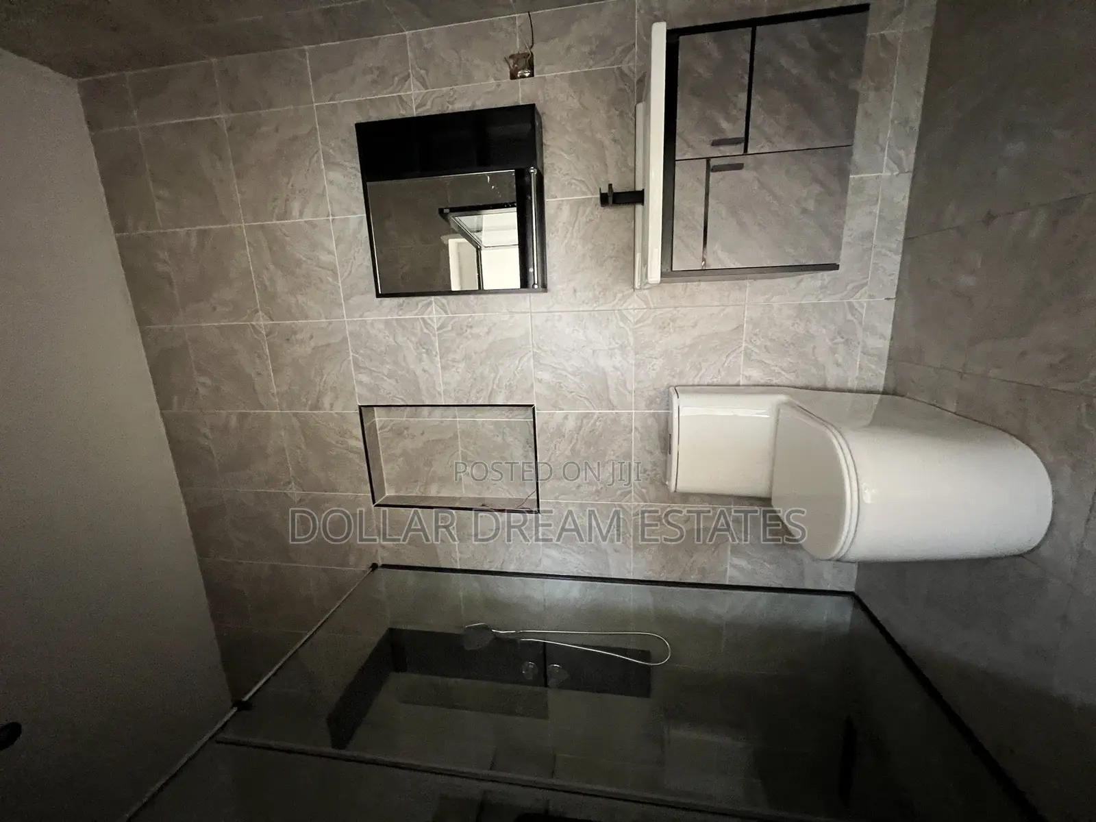 5bdrm House in Madina for sale