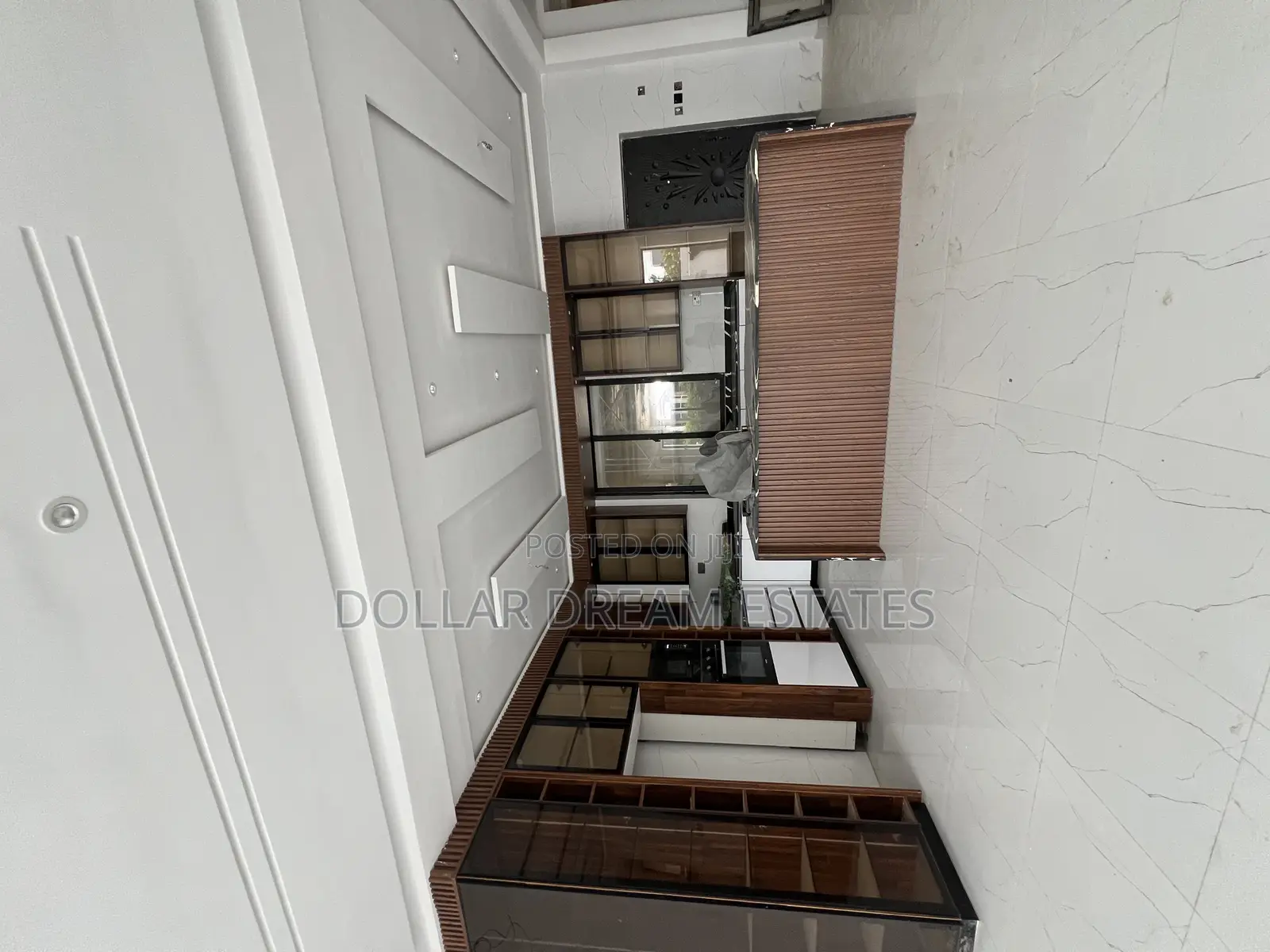 5bdrm House in Madina for sale