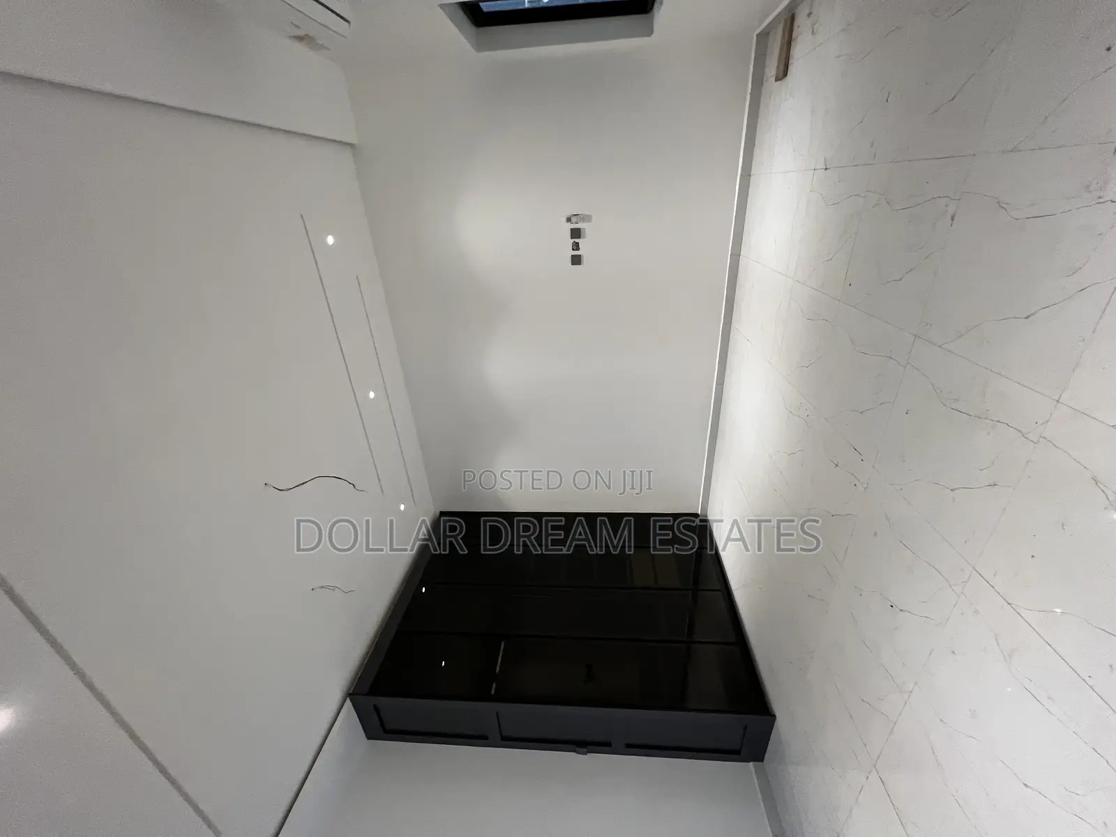 5bdrm House in Madina for sale