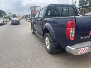 Nissan Navara 2016 Blue