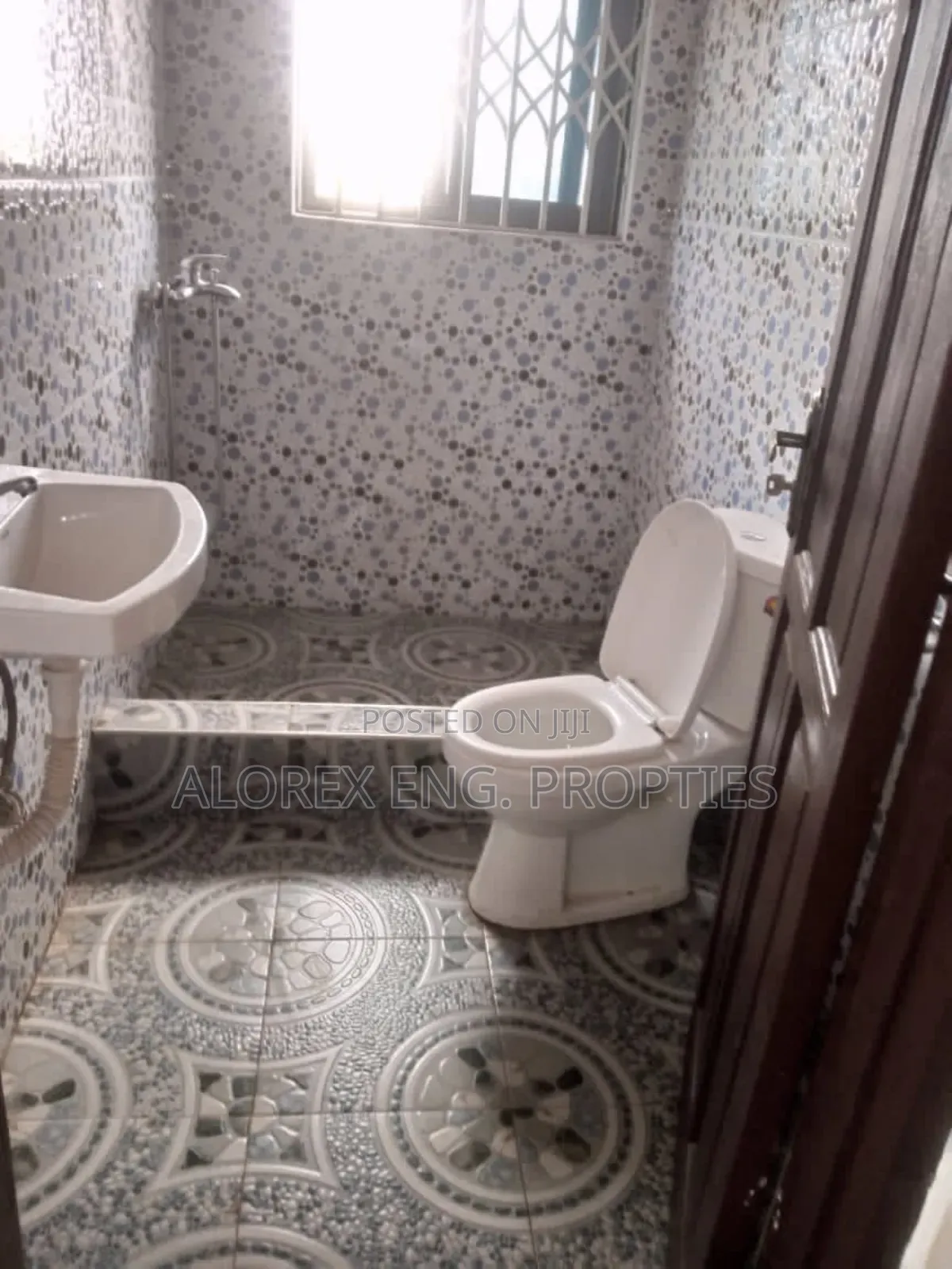 2bdrm Apartment in Amanfro, Adenta for rent