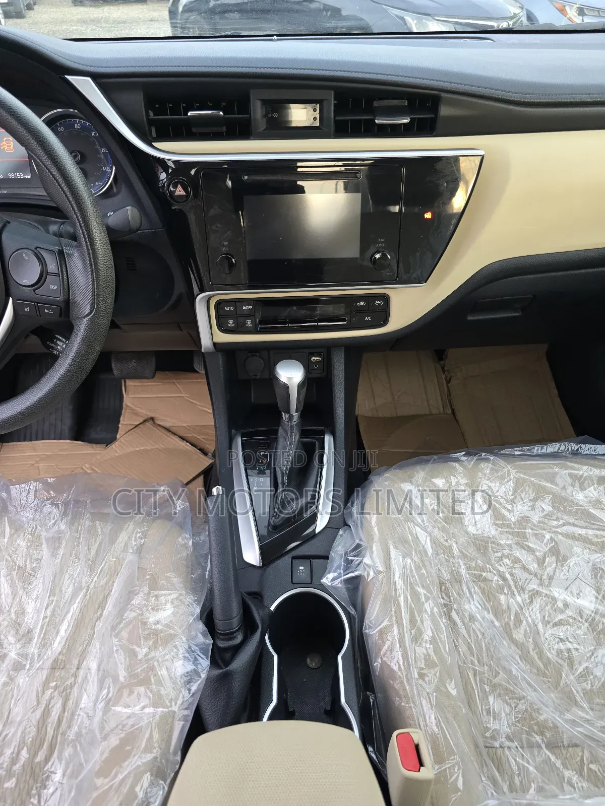 Toyota Corolla LE (1.8L 4cyl 2A) 2018 Burgundy