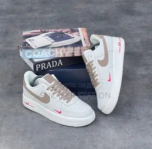 Nike Air Force 1 Premium Sneaker
