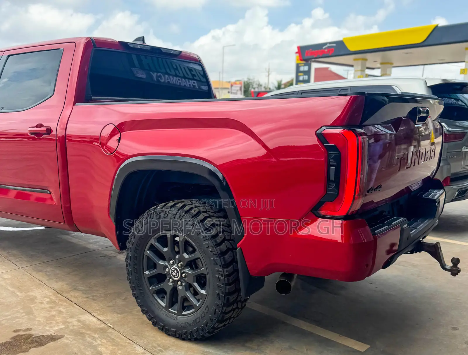 Toyota Tundra Platinum CrewMax 5.5' Bed 2023 Red