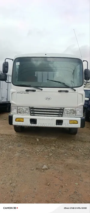 Hyundai 5 Tons Duoble Axle
