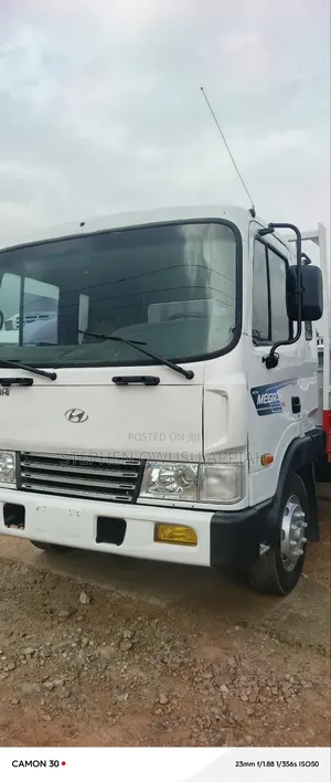 Hyundai 5 Tons Duoble Axle