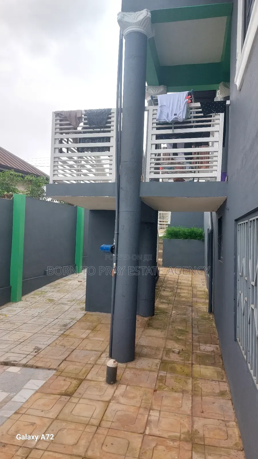 11bdrm House in Born To Pray Estate, Ejisu-Juaben Municipal for sale