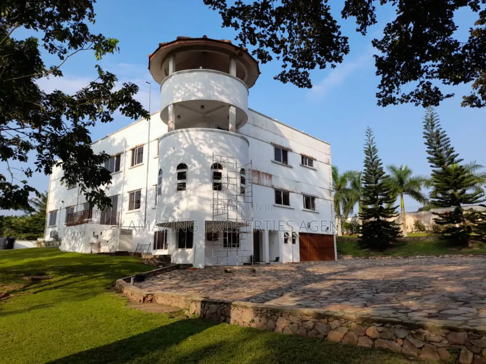 5bdrm House in Aburi for sale