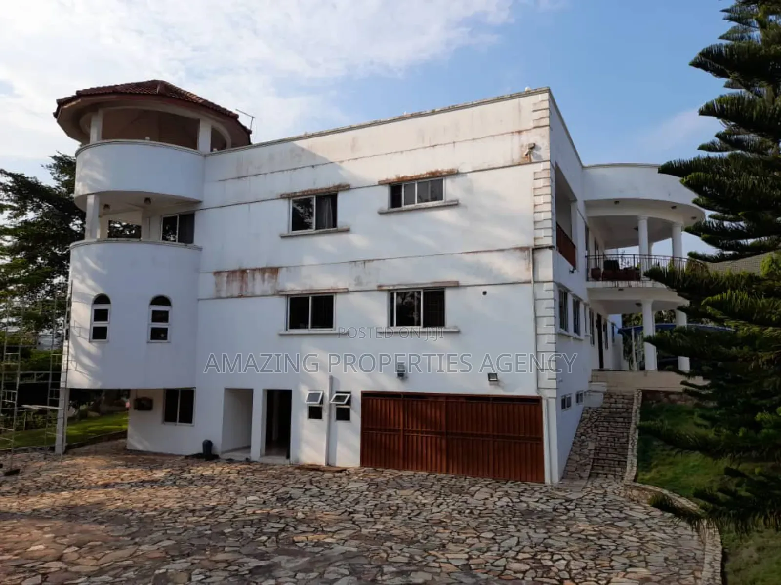 5bdrm House in Aburi for sale