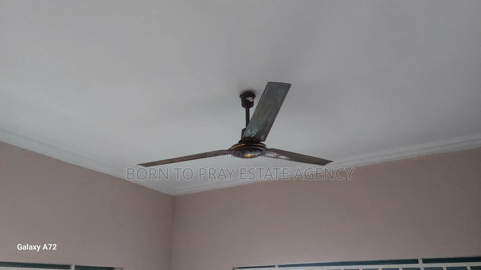 11bdrm House in Born To Pray Estate, Ejisu-Juaben Municipal for sale