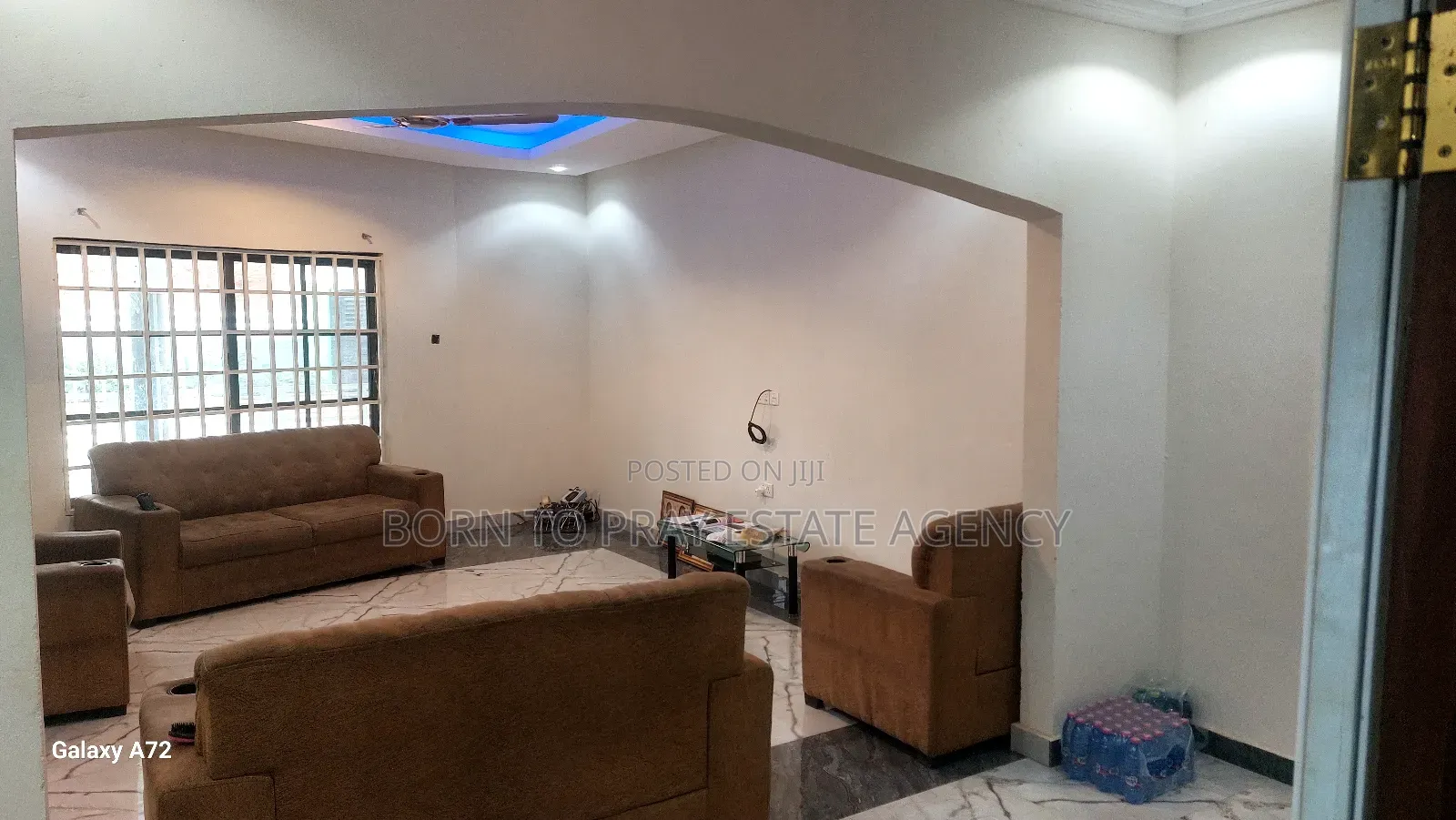 11bdrm House in Born To Pray Estate, Ejisu-Juaben Municipal for sale