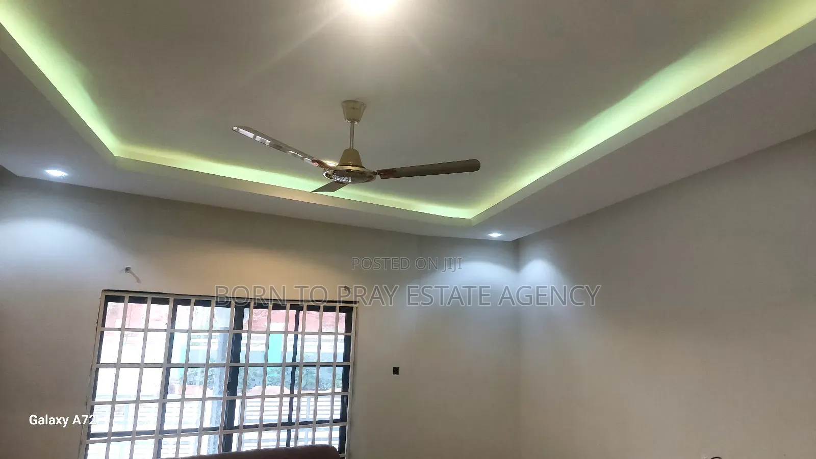 11bdrm House in Born To Pray Estate, Ejisu-Juaben Municipal for sale