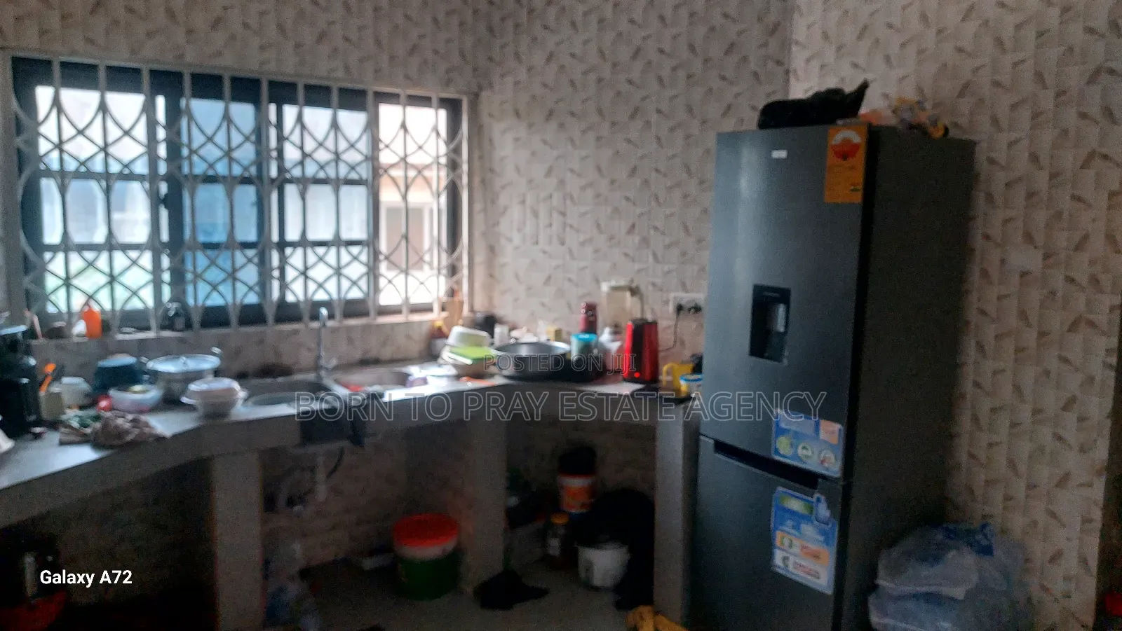 11bdrm House in Born To Pray Estate, Ejisu-Juaben Municipal for sale