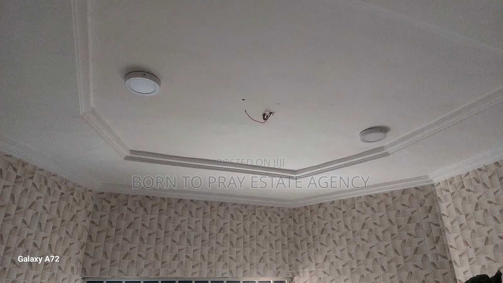 11bdrm House in Born To Pray Estate, Ejisu-Juaben Municipal for sale