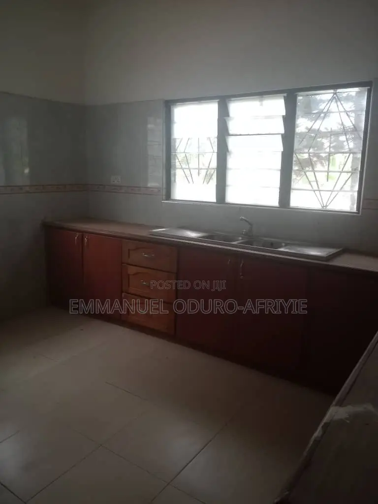 7bdrm House in Amasaman Shikpontele, Ga West Municipal for rent