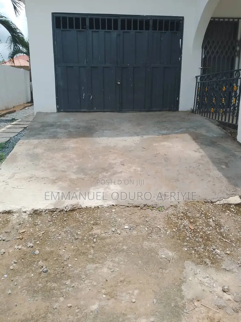 7bdrm House in Amasaman Shikpontele, Ga West Municipal for rent