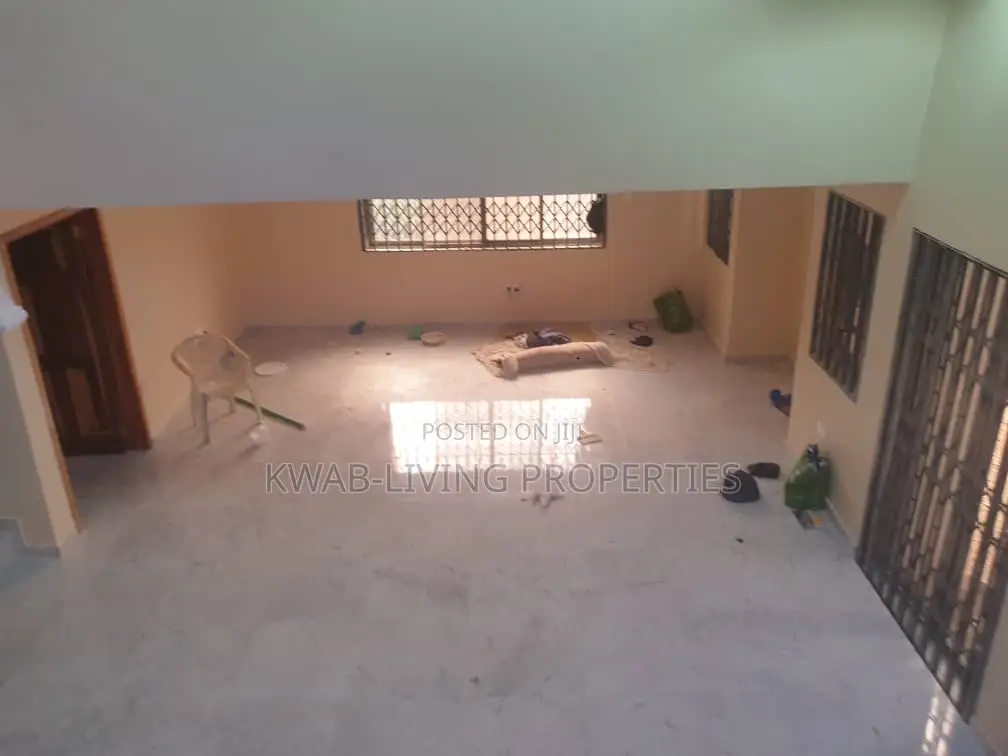 4bdrm Apartment in Ashomang Estate for rent