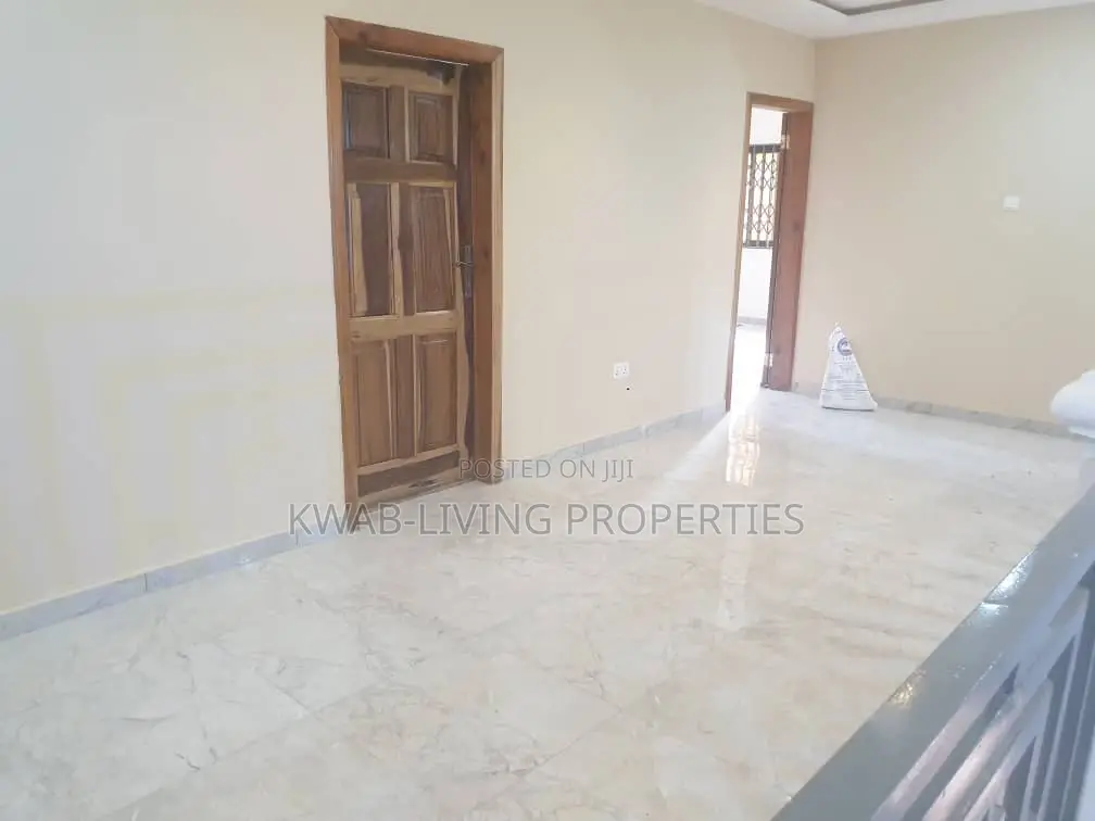 4bdrm Apartment in Ashomang Estate for rent
