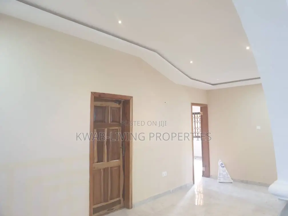 4bdrm Apartment in Ashomang Estate for rent