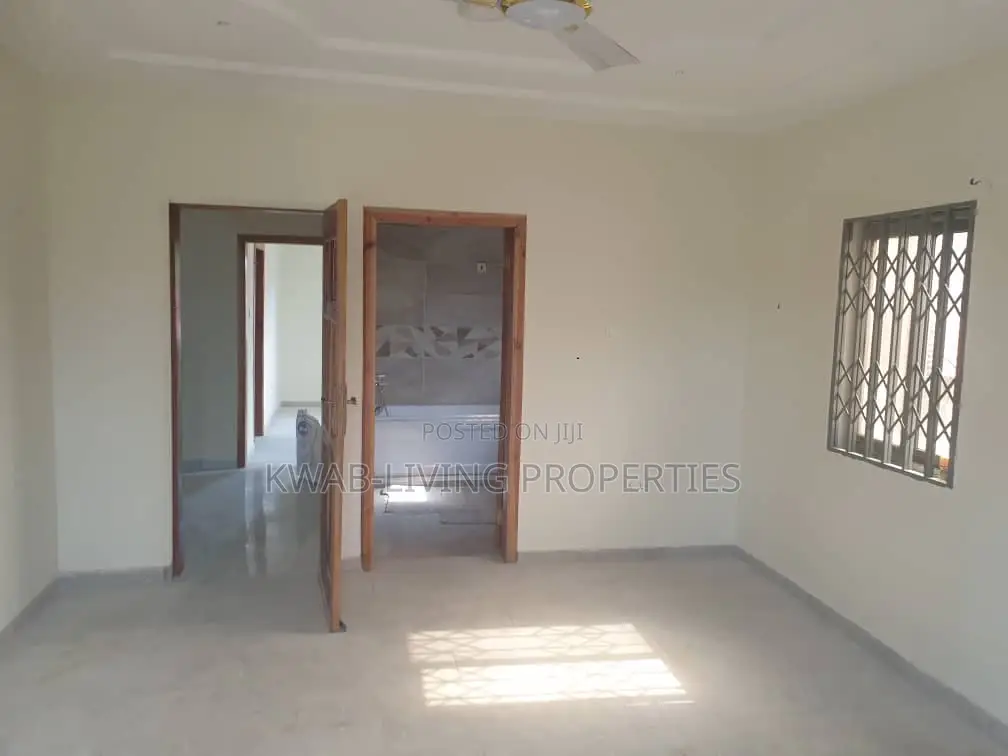 4bdrm Apartment in Ashomang Estate for rent