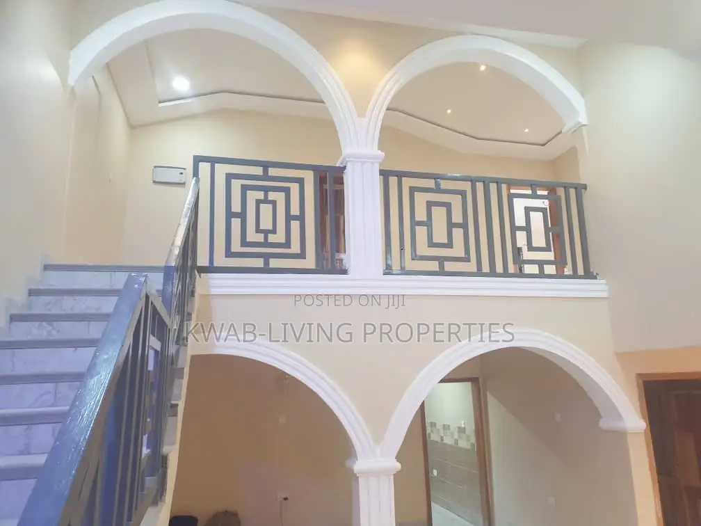 4bdrm Apartment in Ashomang Estate for rent