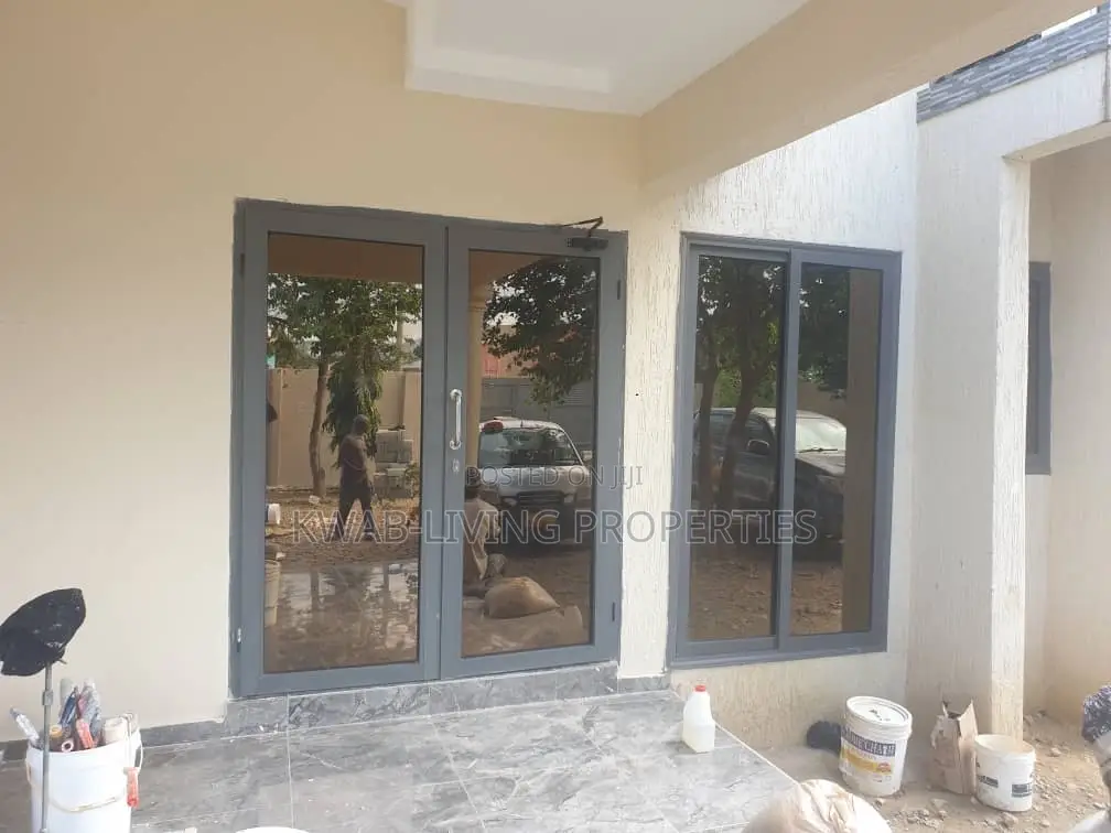4bdrm Apartment in Ashomang Estate for rent